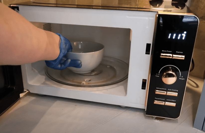 clean-microwave-with-vinegar
